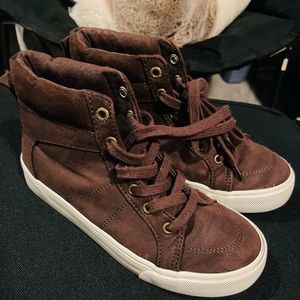 Brown gap shoes